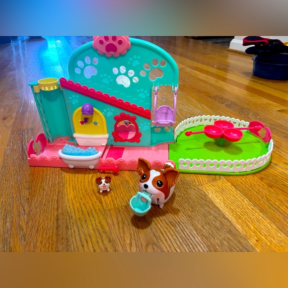 Chubby Puppies & Friends Pet Fun Center Playset. - Picture 1 of 4